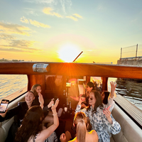 PRIVĀTS BRAUCIENS AR VIP KUĢĪTI RĪGAS ŪDEŅOS (8927278956886)