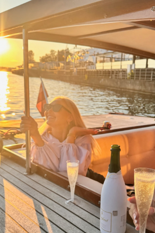 PRIVĀTS BRAUCIENS RĪGAS KANĀLĀ UN DAUGAVĀ AR PROSECCO (8410862944598)
